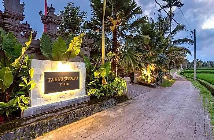 Otel Taksu Sebatu 4*
